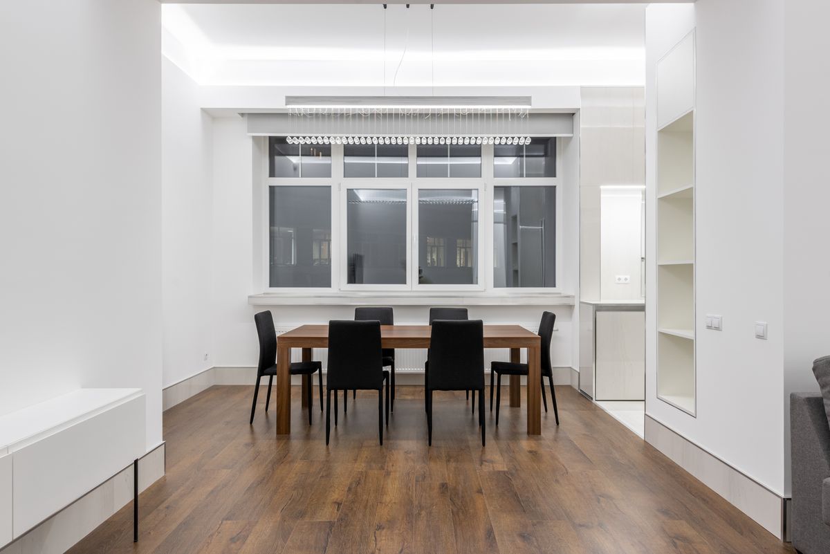 Salón vacío y limpio
