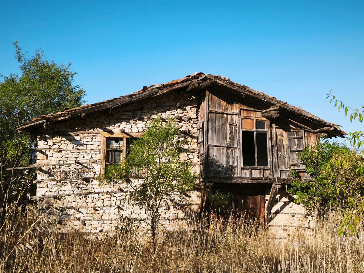 Vaciar y retirar los muebles de una masía en Girona